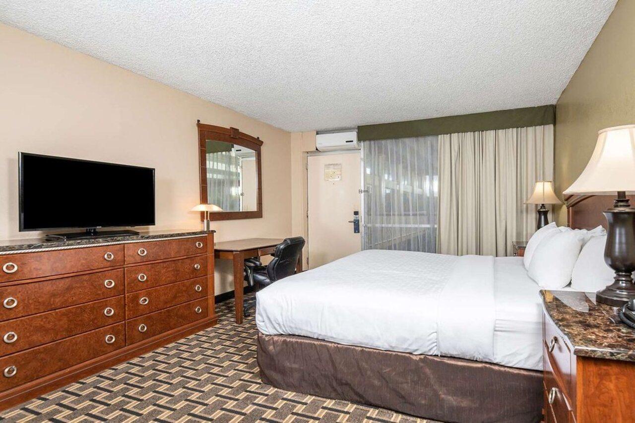 מודסטו Clarion Inn Conference Center מראה חיצוני תמונה