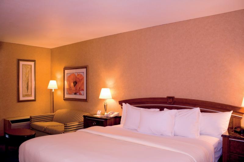 מודסטו Clarion Inn Conference Center חדר תמונה