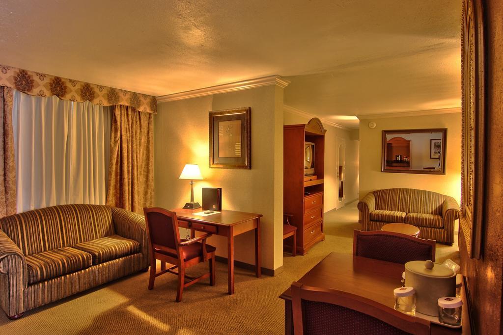 מודסטו Clarion Inn Conference Center מראה חיצוני תמונה